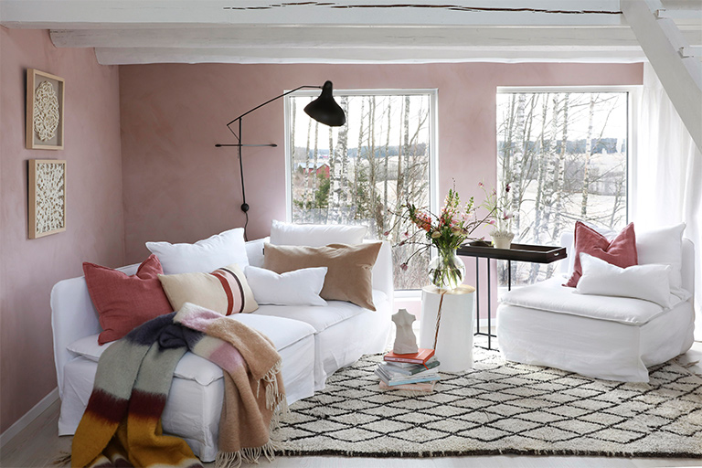 Vårligt och vackert med rosa vardagsrum Vårligt och vackert med rosa vardagsrum