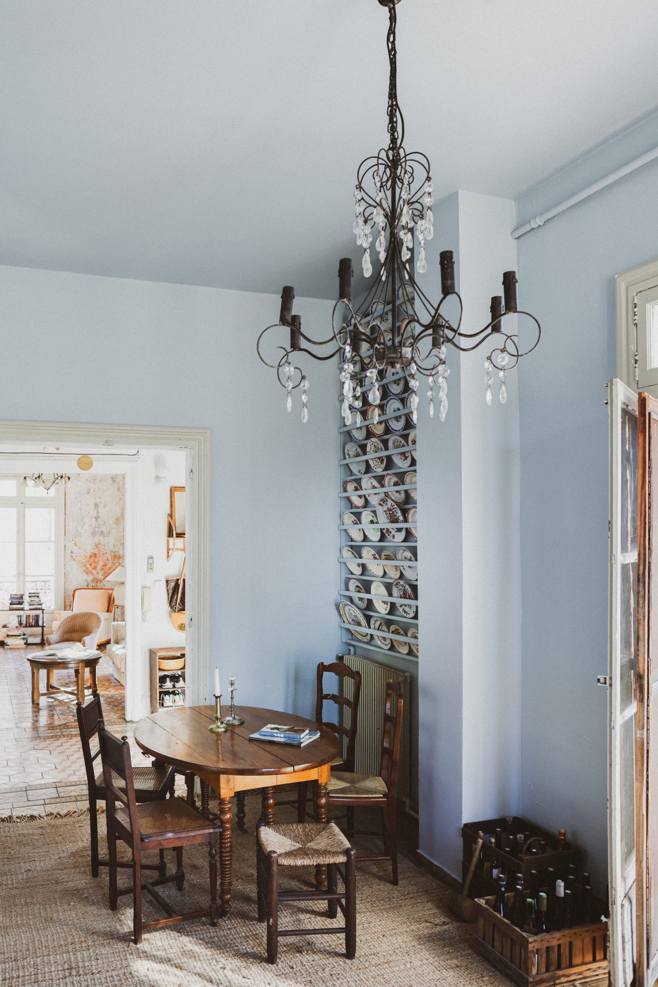 Köket hemma hos Krickelin i Frankrike. Väggen är målad med LADY Wonderwall 5452 Nordic Breeze.
