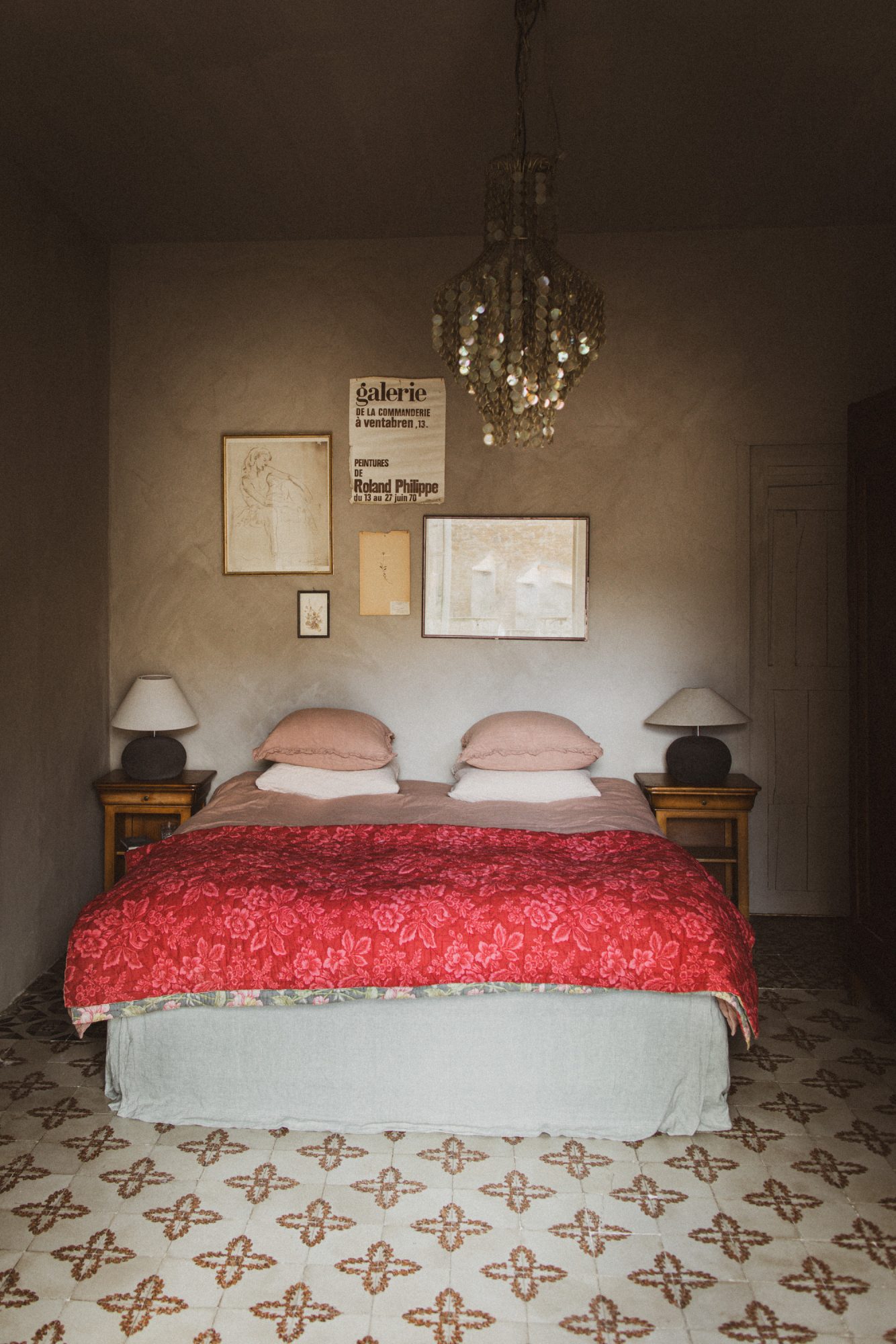 Sovrummet hemma hos Krickelin i Frankrike. Väggen är målad med LADY Pure Color och LADY Minerals i 1623 Marrakesh.