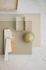 LADY 1563 Mørk Strandstrand og 1288 Granskygge (bakerst)